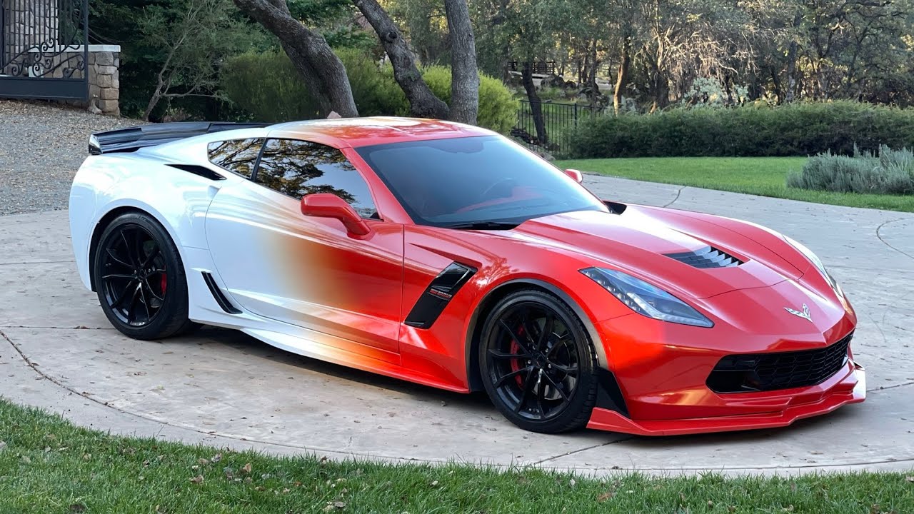 ПОТРЯСАЮЩИЙ новый цвет выцветший огненно-белый Corvette C7 выглядит нереально