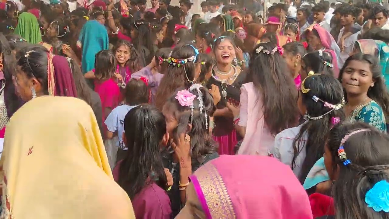 Aadivasi shaadi ka video Bacardi gaon mein Chauhan king Peenya Chauhan