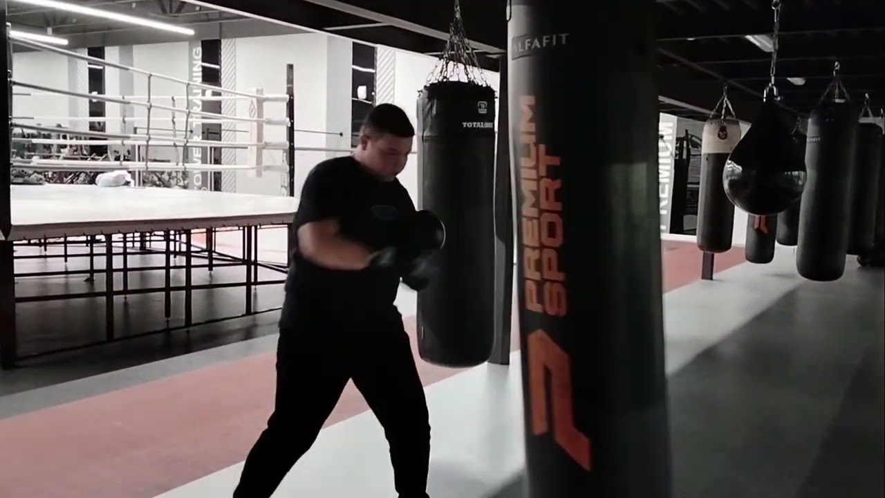 Я поменял спорт и уверен что я добьюсь больших успехов в боксе, чем в каратэ.