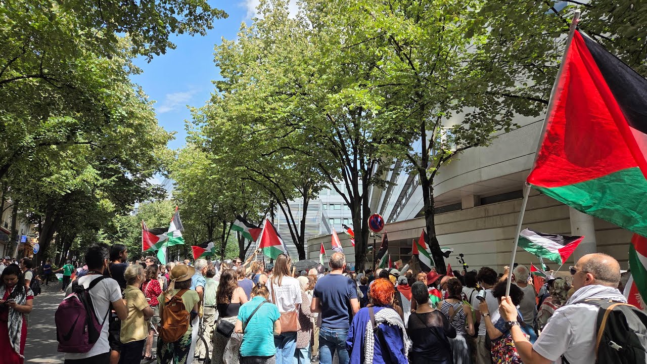 Live: Paris Healthcare Workers Protest for Palestine, Manif blouses blanches Gaza 26/07/2025