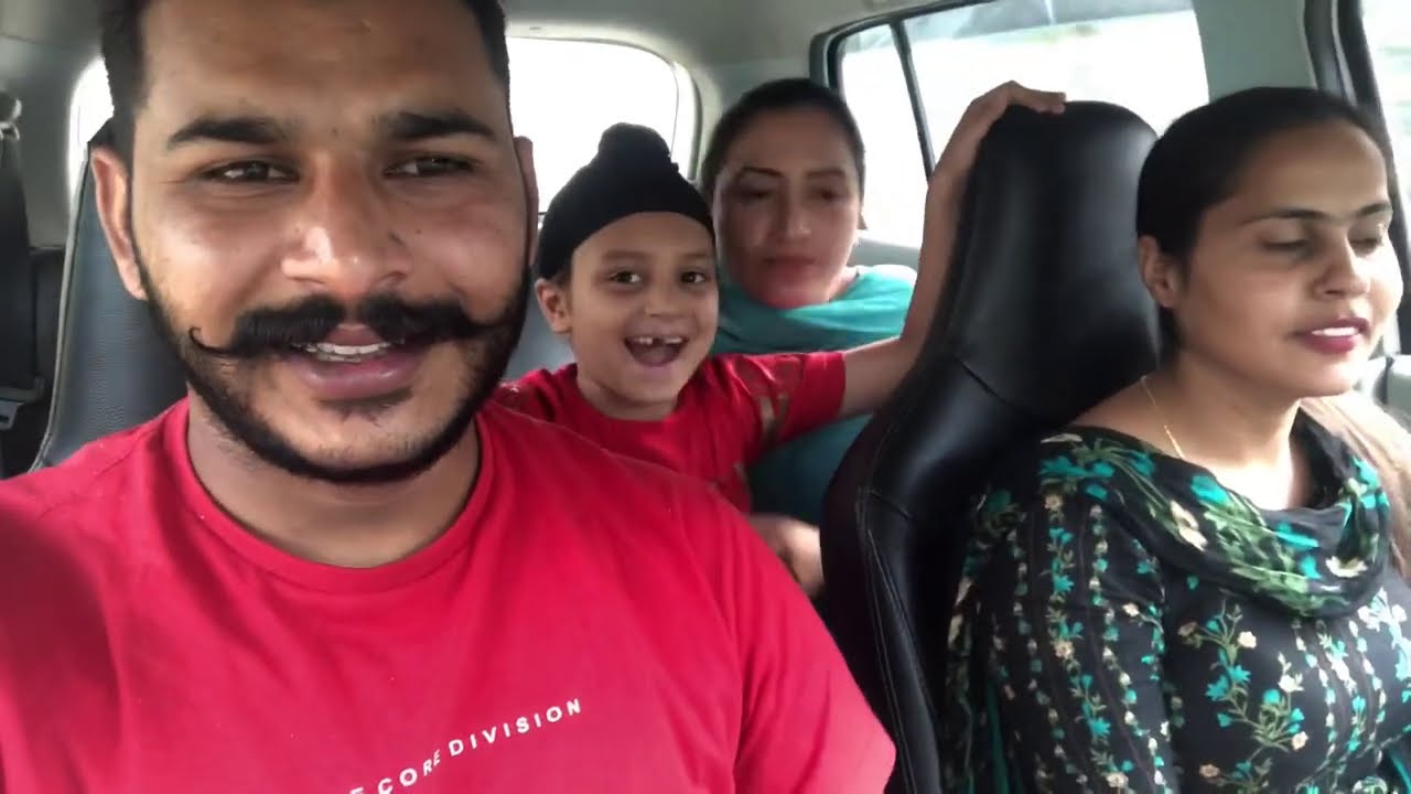 Karan de birthday te vikki ne ditta gift