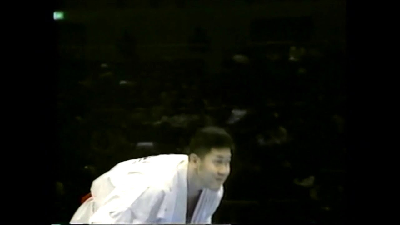 【新極真会】 第６回世界大会決勝戦　塚本徳臣vs鈴木国博  SHINKYOKUSHINKAI