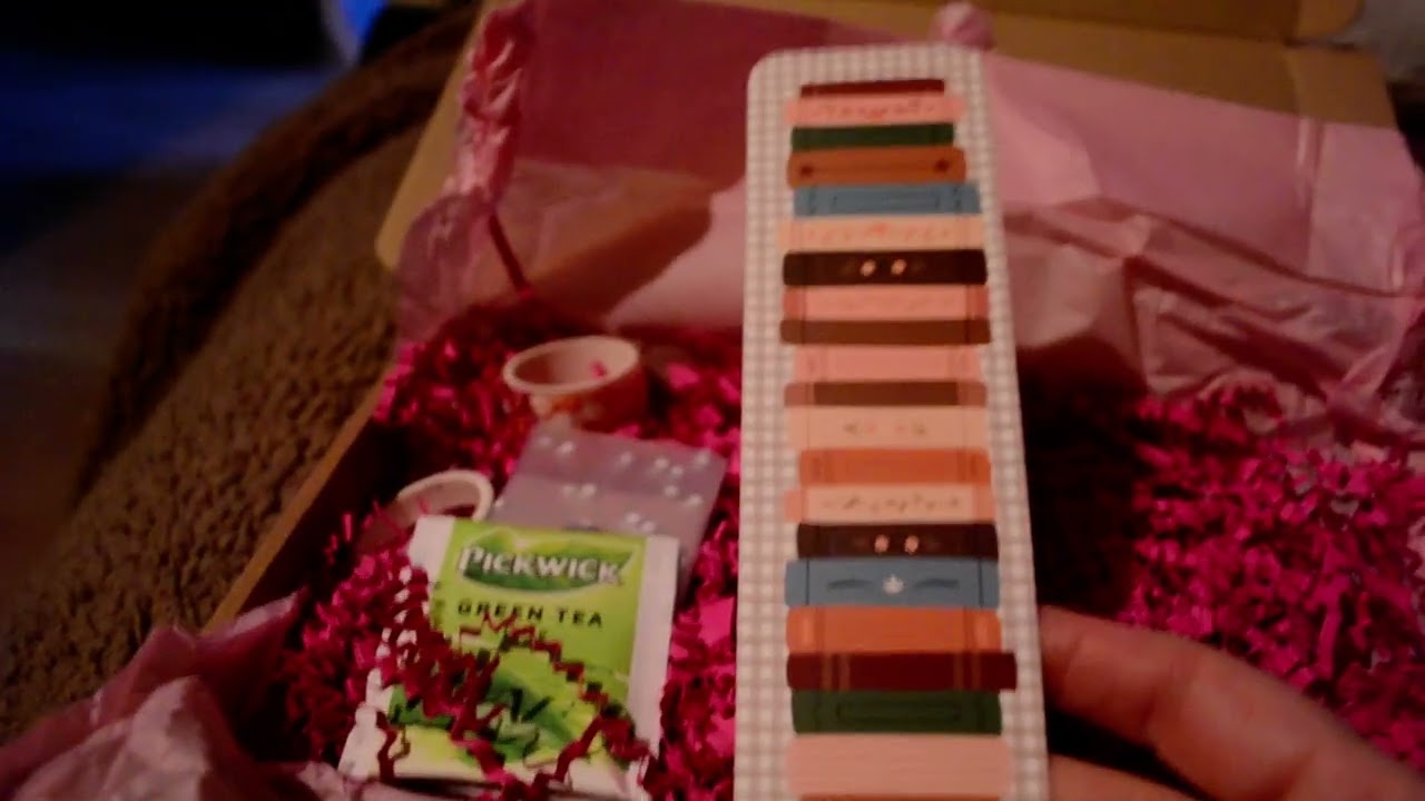 journal surprise box maart charms of chapters