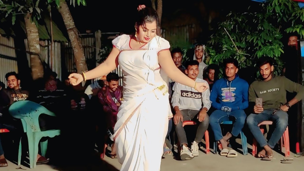 গ্রামের বিয়ে বাড়ির ভাবির মাথা নষ্ট ডান্স/কলসি ফুটা কইরা দিমু/Kolshi Futa/Bangla Wedding Dance/Subrna