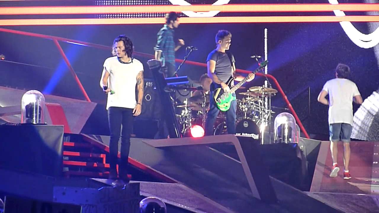 one direction where we are tour houston: c'mon c'mon 8/22/14