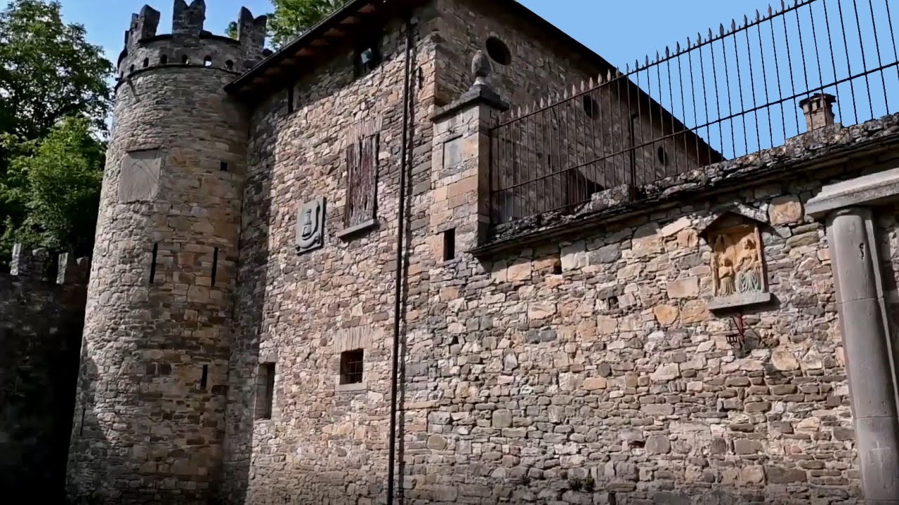 Средневековый замок на продажу в Италии Sotheby's International Realty