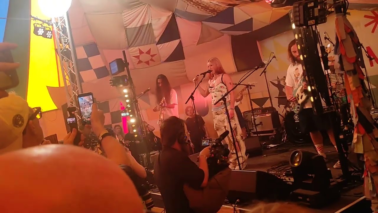 Wet leg secret gig at green man 2025