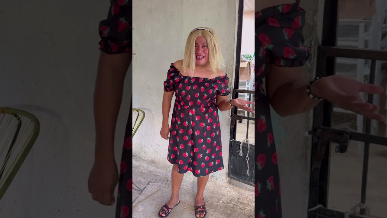 Doña Cata es la costurera del pueblo y se roba lo que sobra de la tela