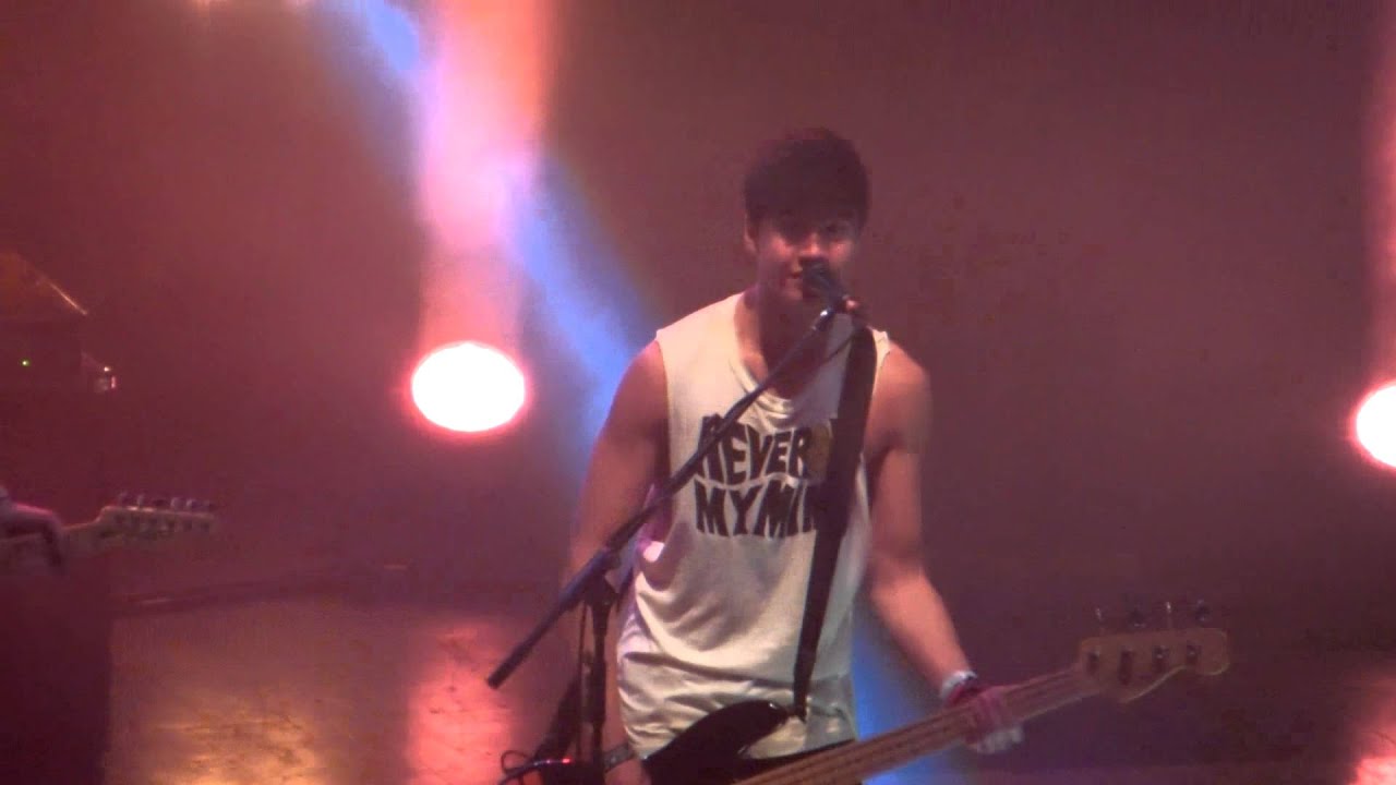 5SOS performing 18 - Live in Detroit