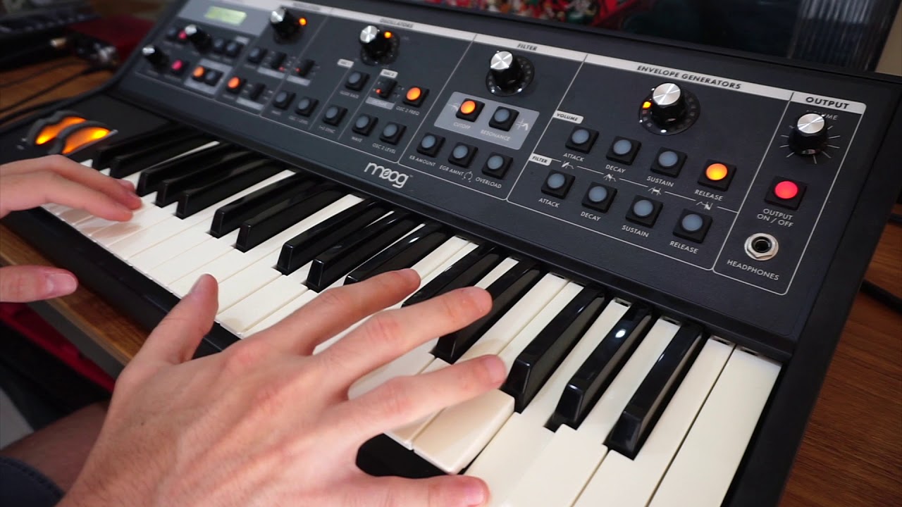 Tweaking The Moog Little Phatty - DEMO (NO TALKING)