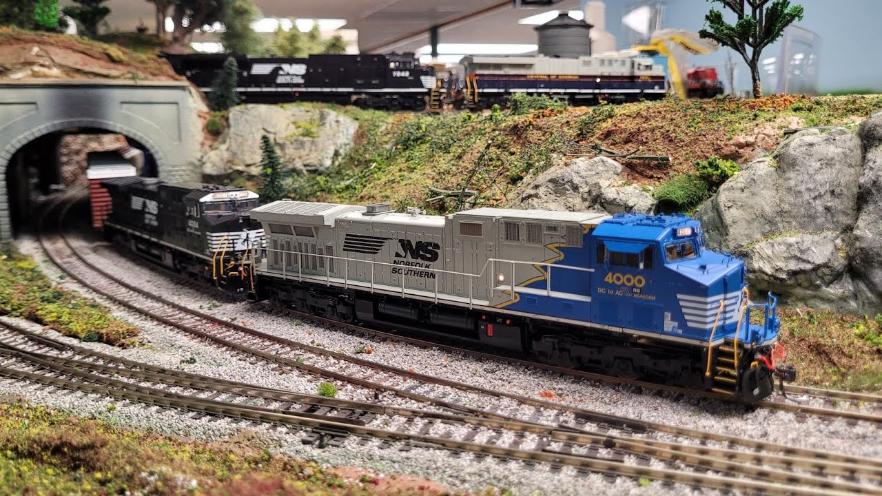 17 Minutes of Norfolk Southern Chaos (Episode 4) - Elkhart Model Railroad Club