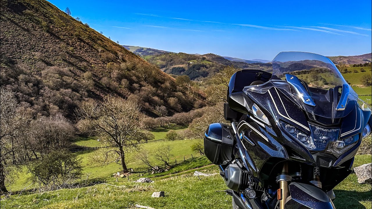 THE CHAIN BRIDGE HOTEL ON THE R1250RT & ZARA IN WALES 🏴󠁧󠁢󠁷󠁬󠁳󠁿