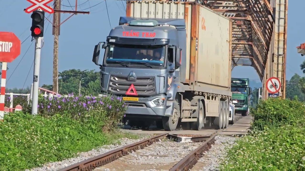 4K EU, USA TRUCK - Ô tô xe container, xe đầu kéo, xe ben qua cầu Cẩm Lý