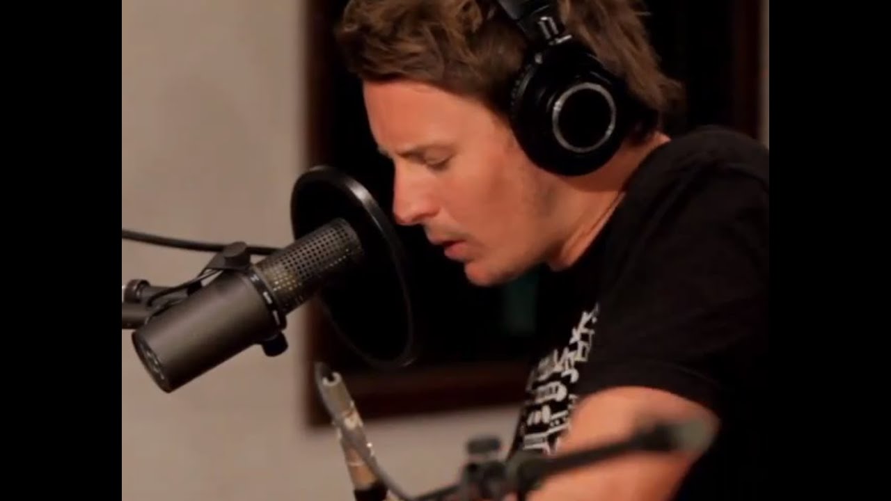 Ben Howard performing 