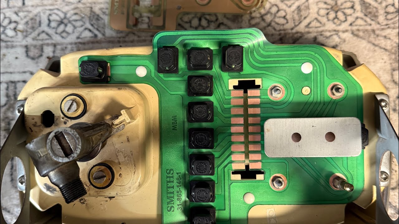 Crap To Cream, RRC Pt 5 working on the dash = no good + replacing the printed circuit in the speedo