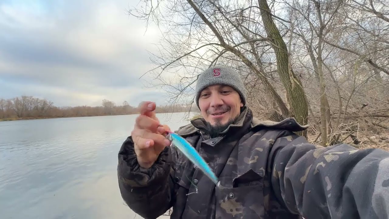 Рыбачу в ПОРТУ У ПИРАТОВ ))) крупный окунь на спиннинг / отводной поводок/рыбалка в ноябре ,спиннинг