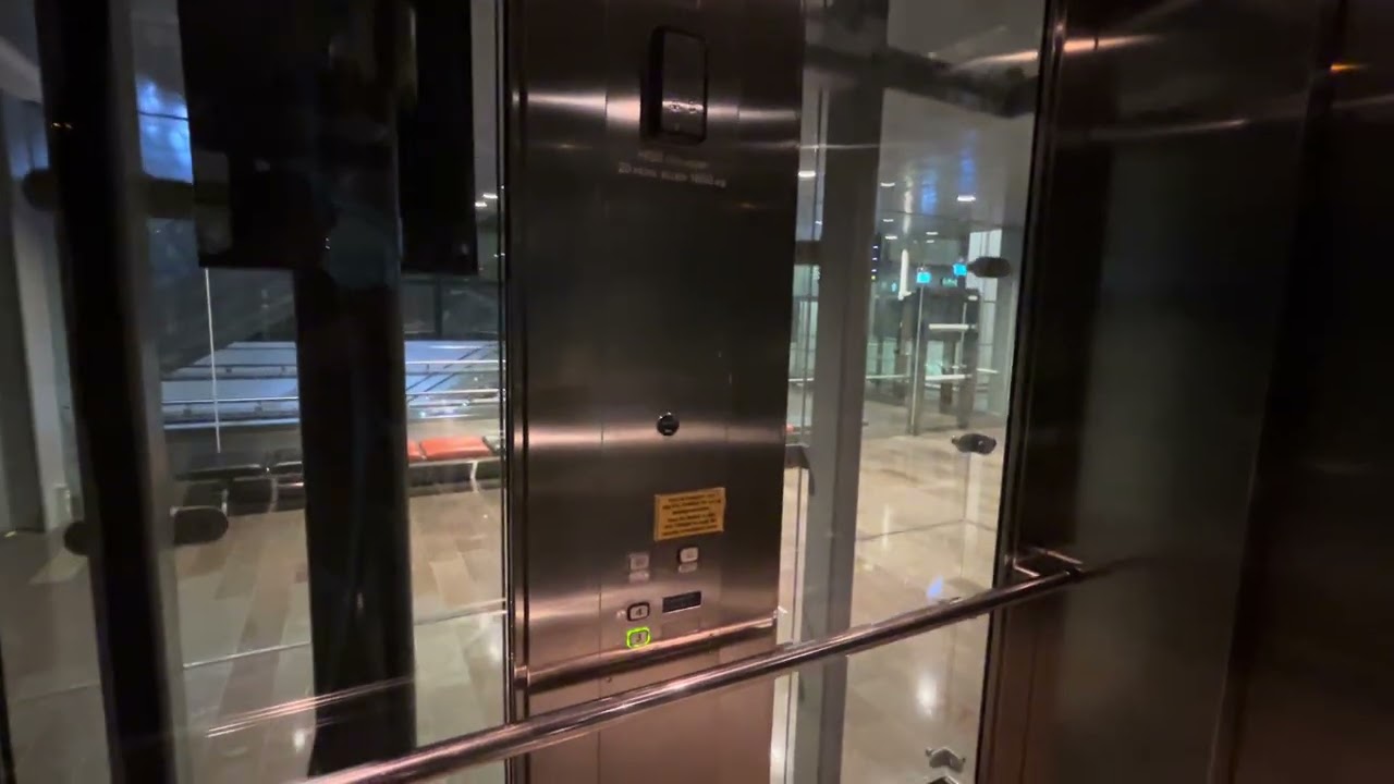 Surprisingly well maintained Bravida Telescopic Hydraulic lift at Arlanda Airport Terminal 5