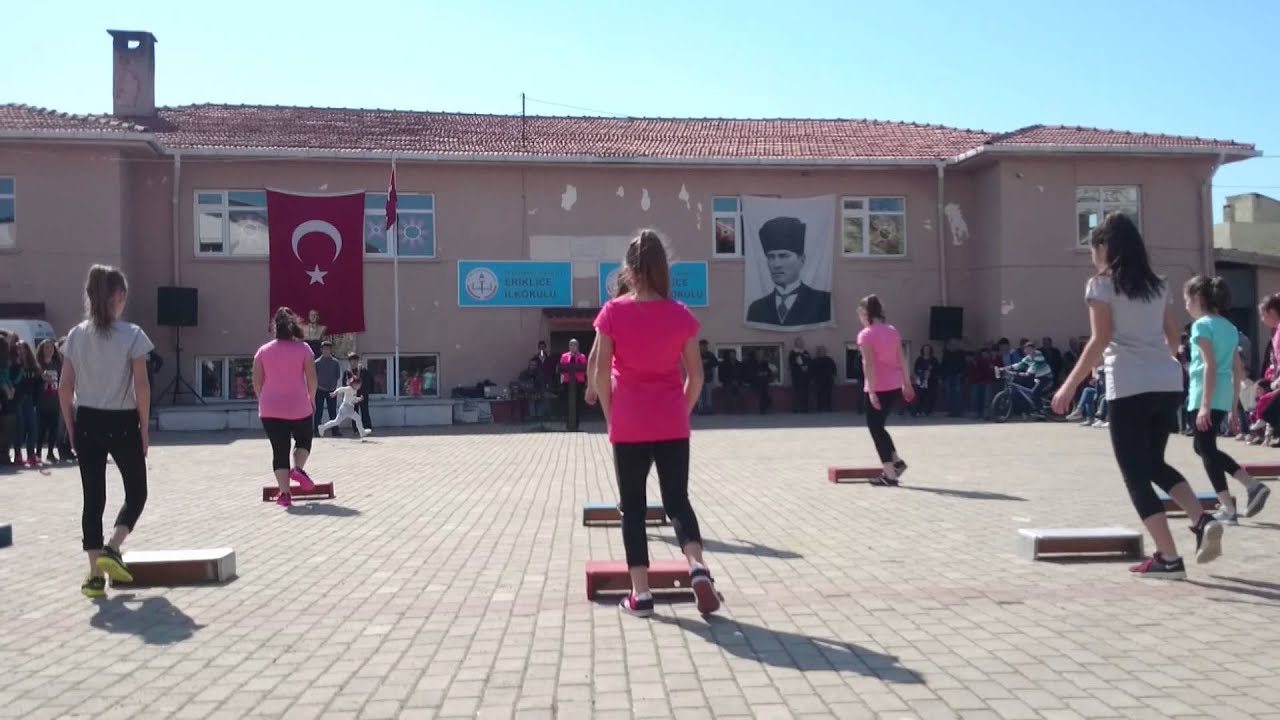 Eriklice ortaokulu 23 nisan step gösterisi