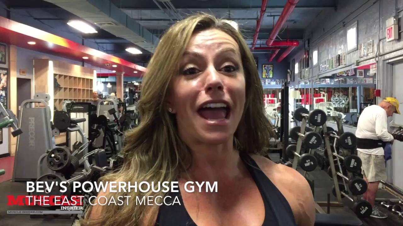 Ms. Physique Olympia Juliana Malacarne trains arms