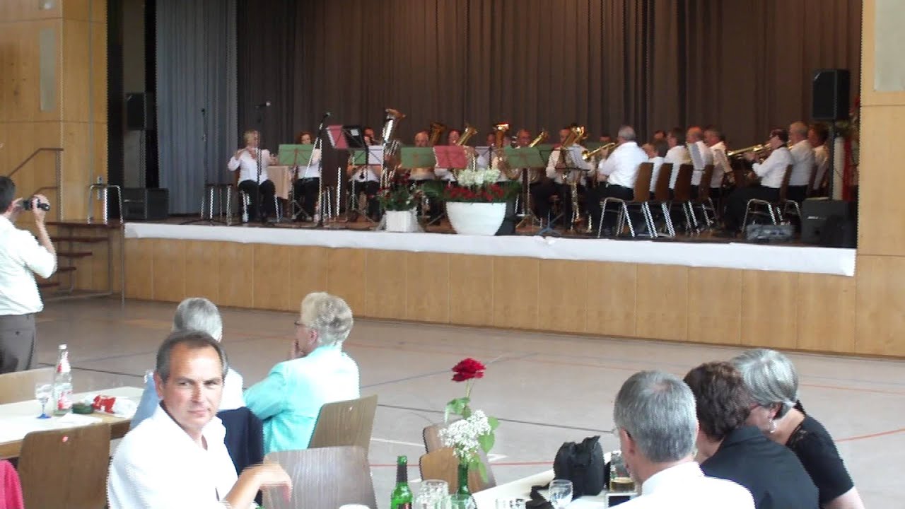 7. Jahrmarkter Musikanten spielen Blasmusik
