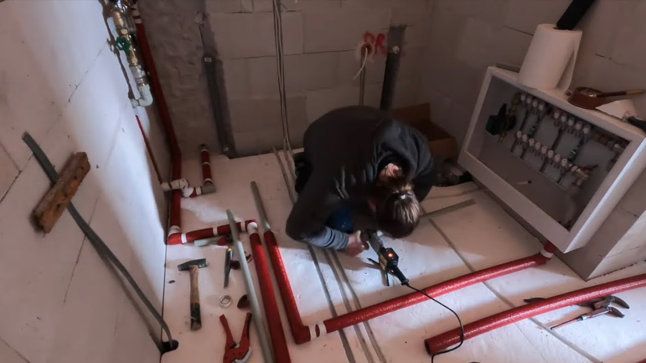 Zasilanie rozdzielaczy wody użytkowej, druga warstwa styropianu - remont4you