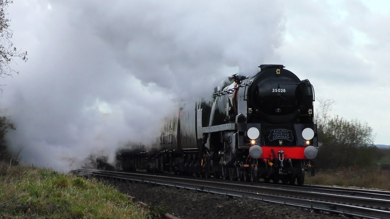35028 Clan Line 'The Christmas Sussex Belle' 19th November 2025