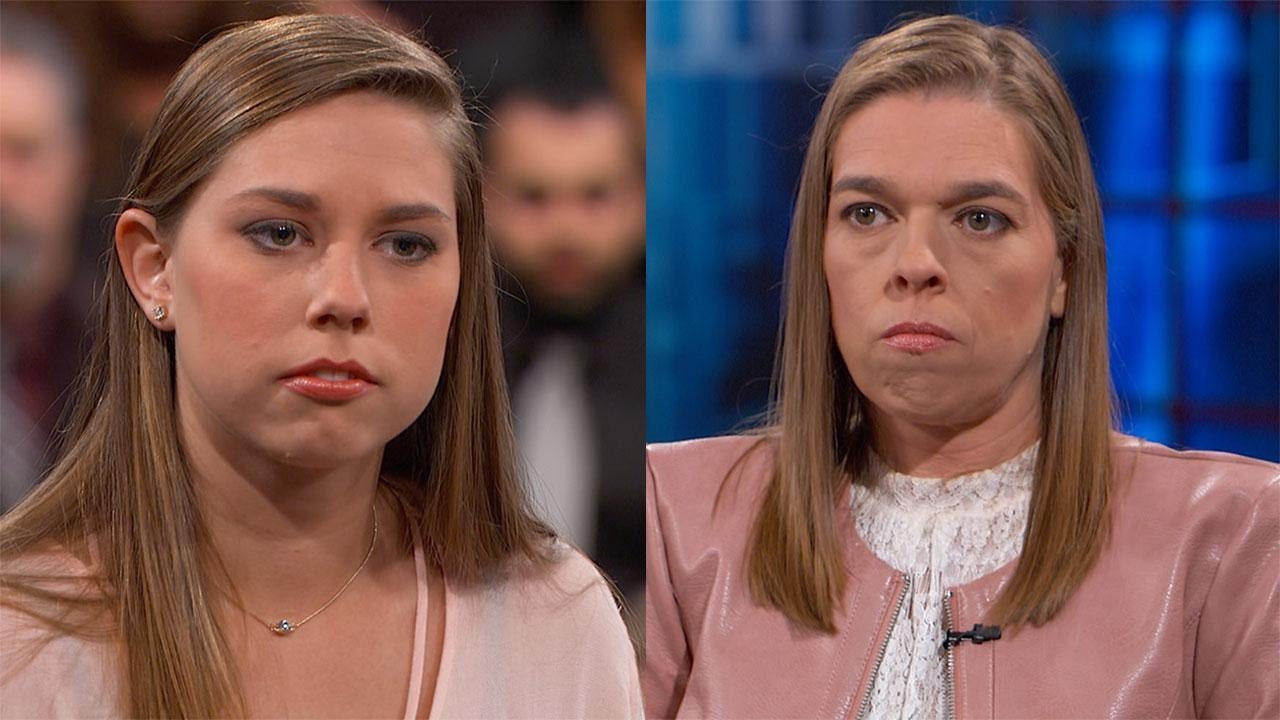 Молодая женщина confronting свою мать: «Есть немало вещей, за которые я хотела бы, чтобы она изви...