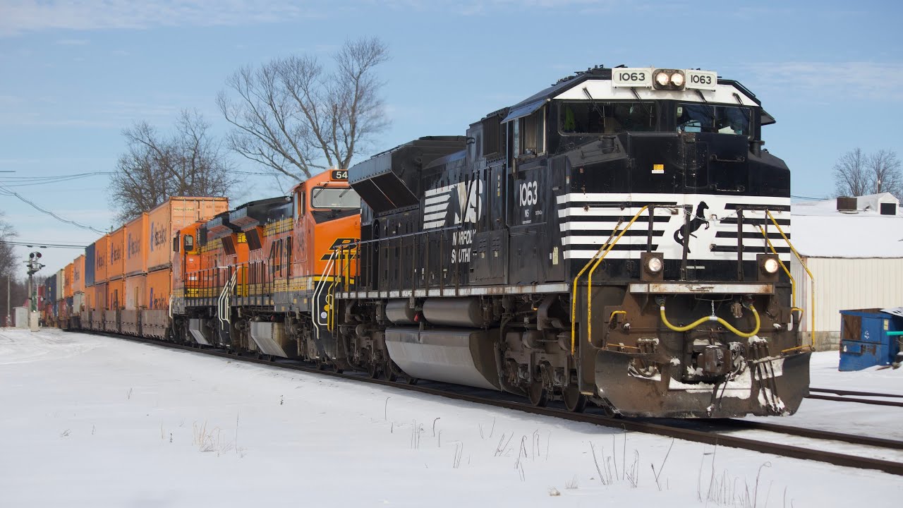 Ns 4822 1068 and bnsf dash 8s in this video!