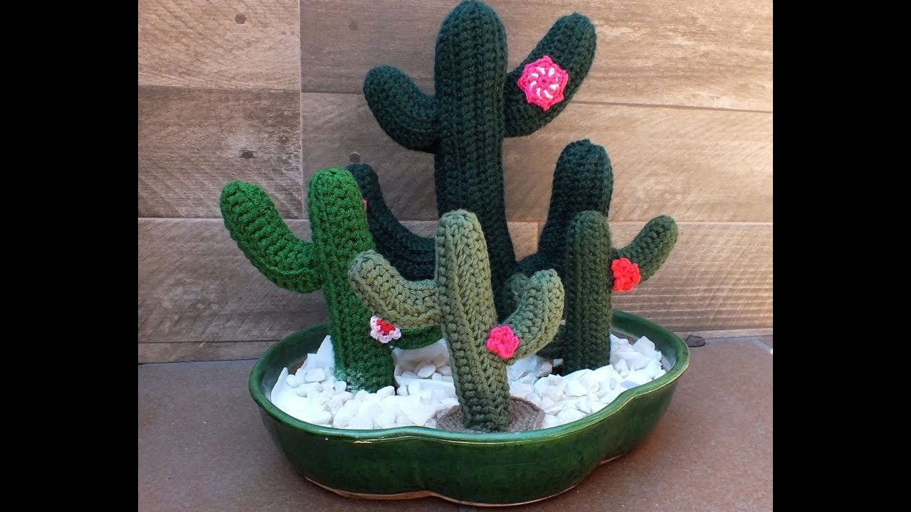 CACTUS CON BRAZOS HECHO CON GANCHILLO