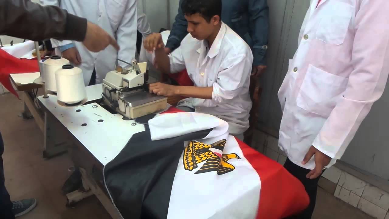 طلاب تخصص الملابس الجاهزة بمدارس التعليم الفنى فى طريقهم للعمل والانتاج بالمصانع والشركات