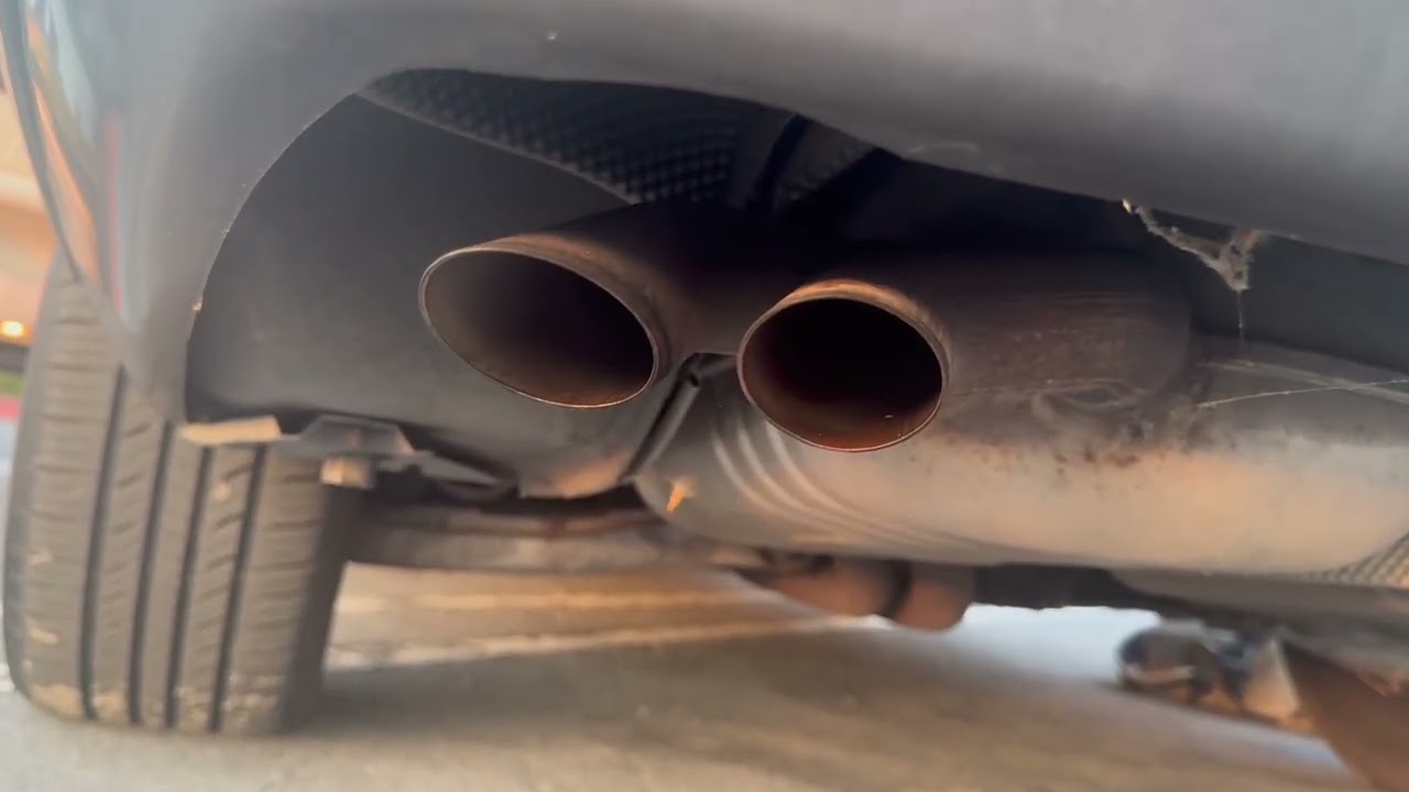 1998 Mercedes Benz - E320 AWR - Start Up Video - tail pipe