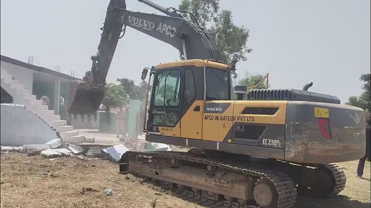 Police Force led By SDPO RS Pura demolishes notorious drug peddler's house in Bishnah