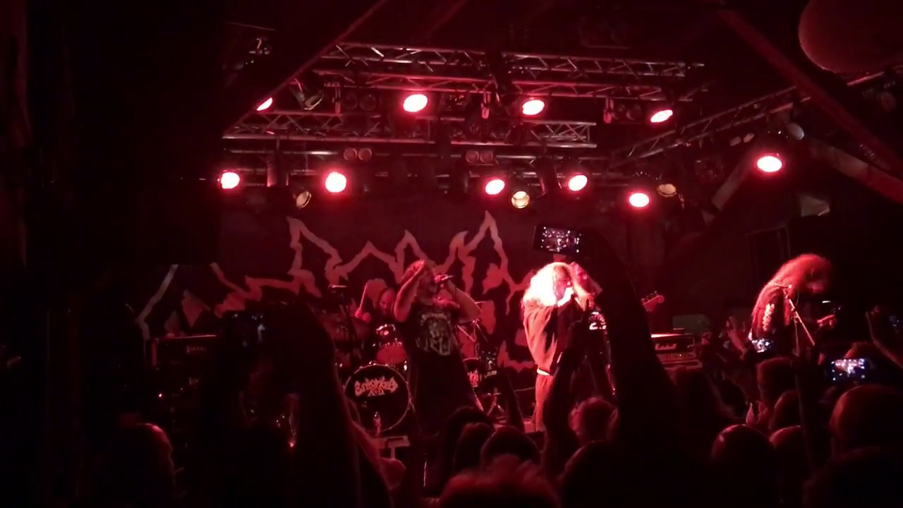 Entombed A.D. & Messiah Marcolin perform Night of the Vampire live.