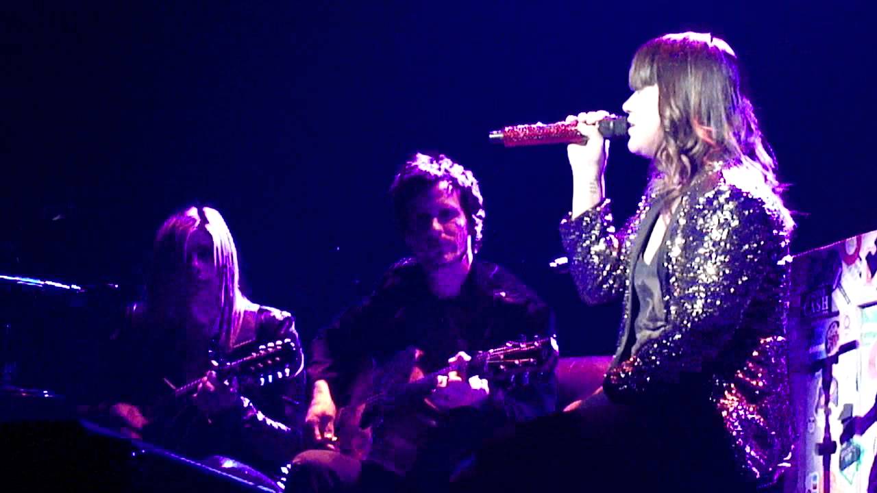 Kelly Clarkson - You're Still the One (Shania Twain Cover) - Windsor, ON 3/8/12