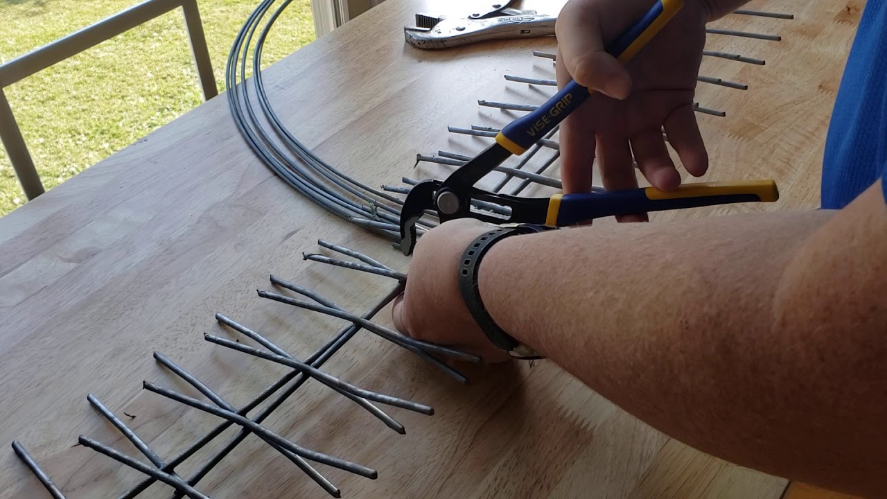 Installing hog rings on gabion baskets
