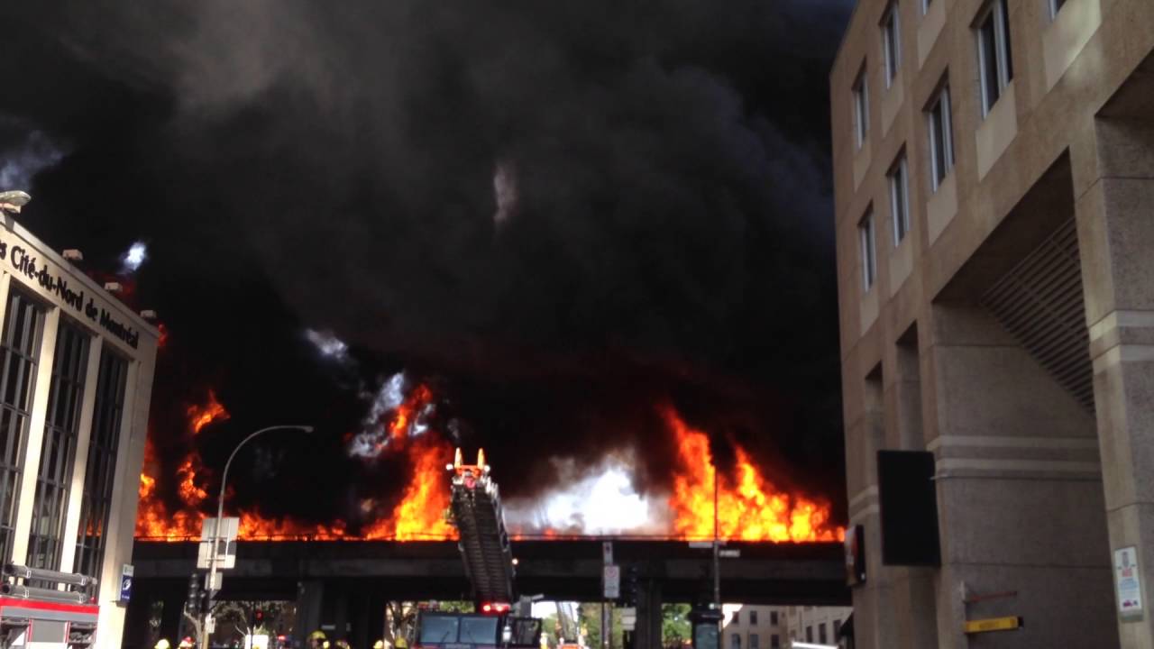 (For licensing or usage, contact licensing@viralhog.com) Feu &agrave; Montr&eacute;al sur la 40 2016-08-09