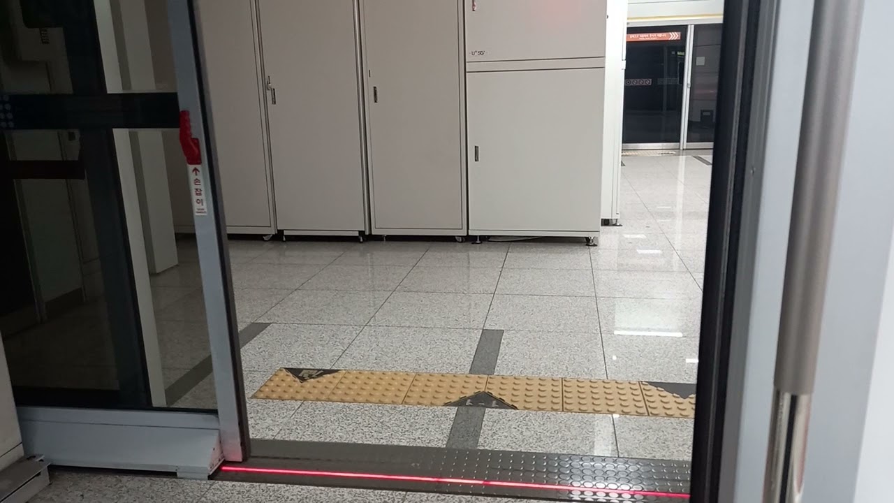 진짜 어이없는 수인분당선 인천역 스크린도어 오작동