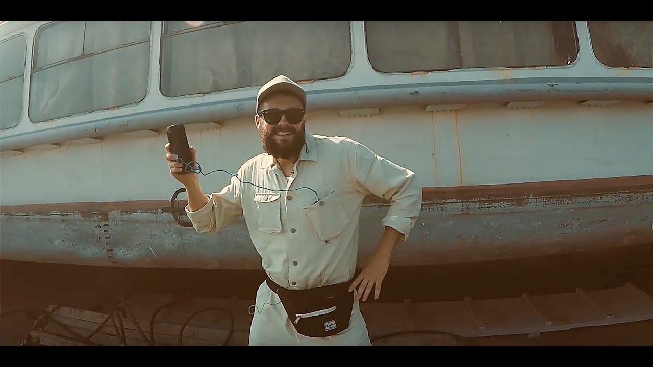 Григорий Добрыгин танцует