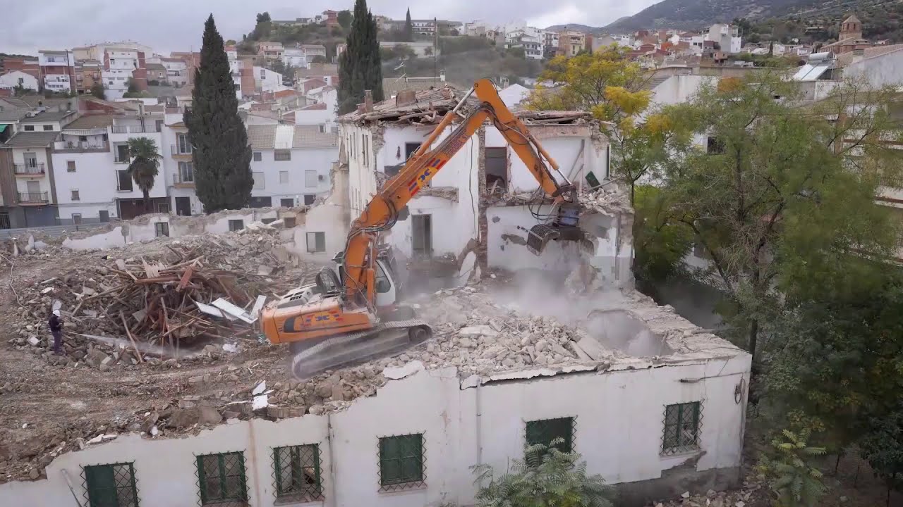 Demolición del Cuartel de la Guardia Civil de Huelma
