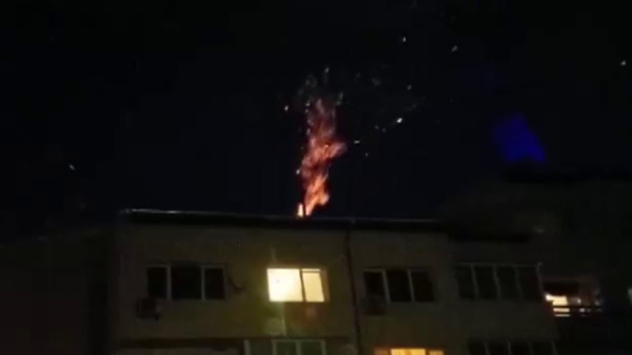 Гори комин на блок в Карлово