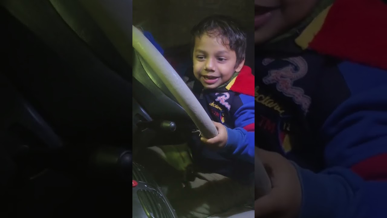 Car chala raha bacha abhi singh shivaay singh 🙏🌹❤️👌👍