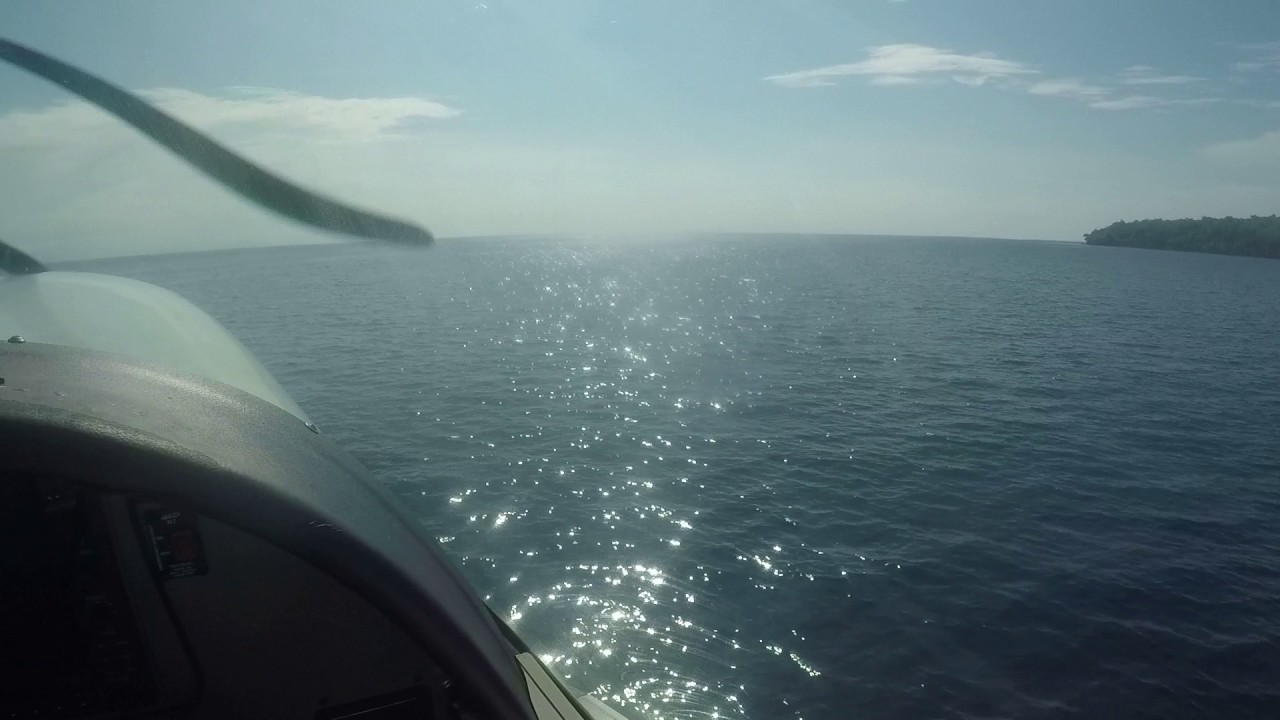 Take off in with Amphibious Cessna C208EX Caravan