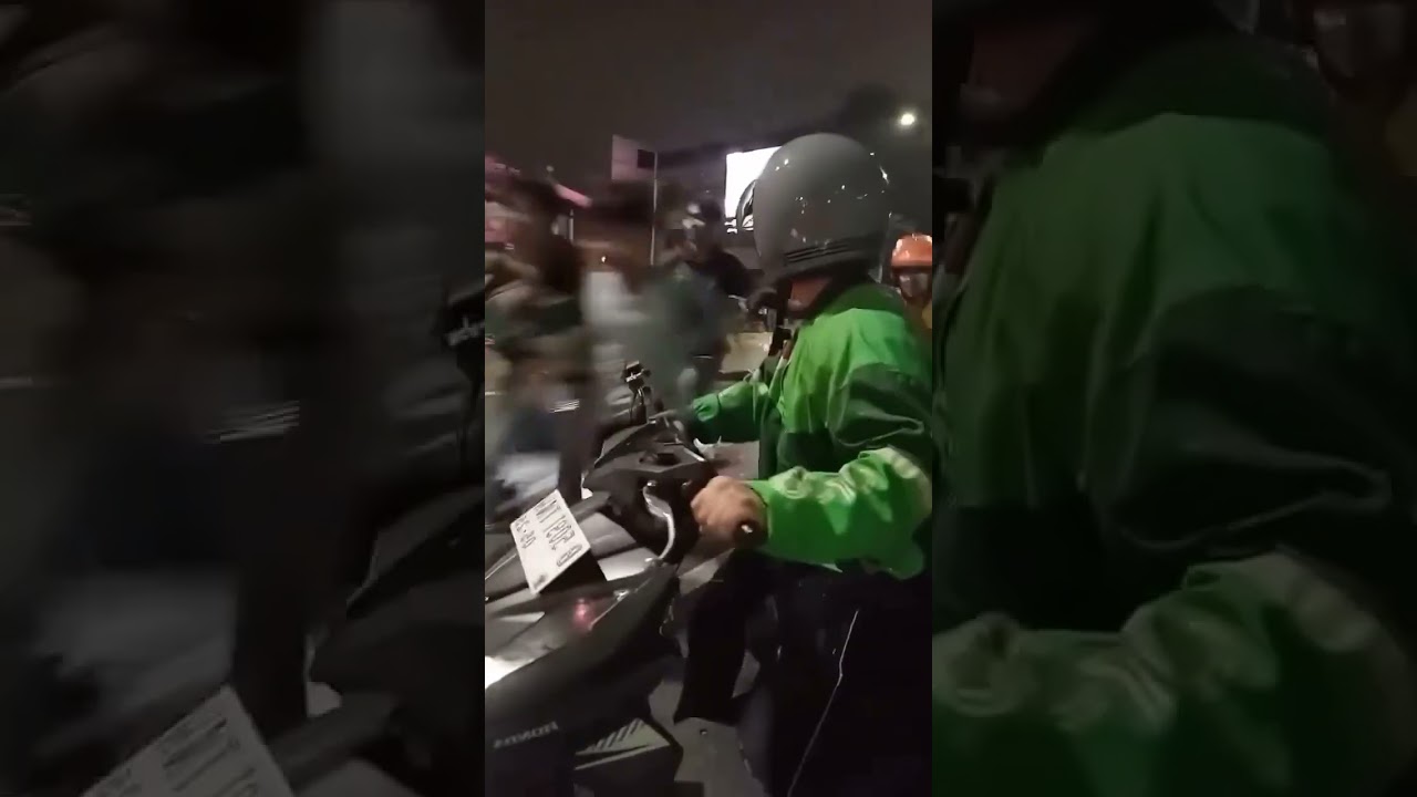 detik detik Affan Kurniawan dilindas mobil Brimob, tampak depan