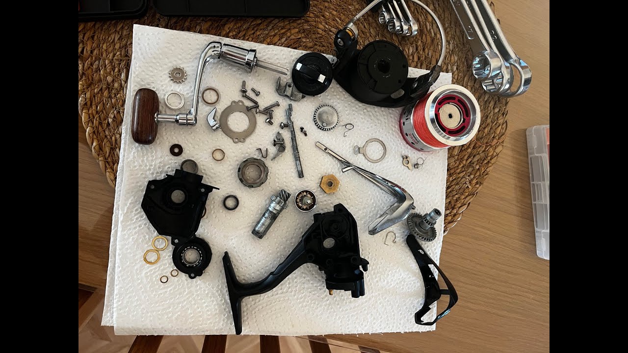 Angelrollen-Puzzle. Stationärrolle Daiwa RSI 2500 in Einzelteilen. Klappt der Zusammenbau?