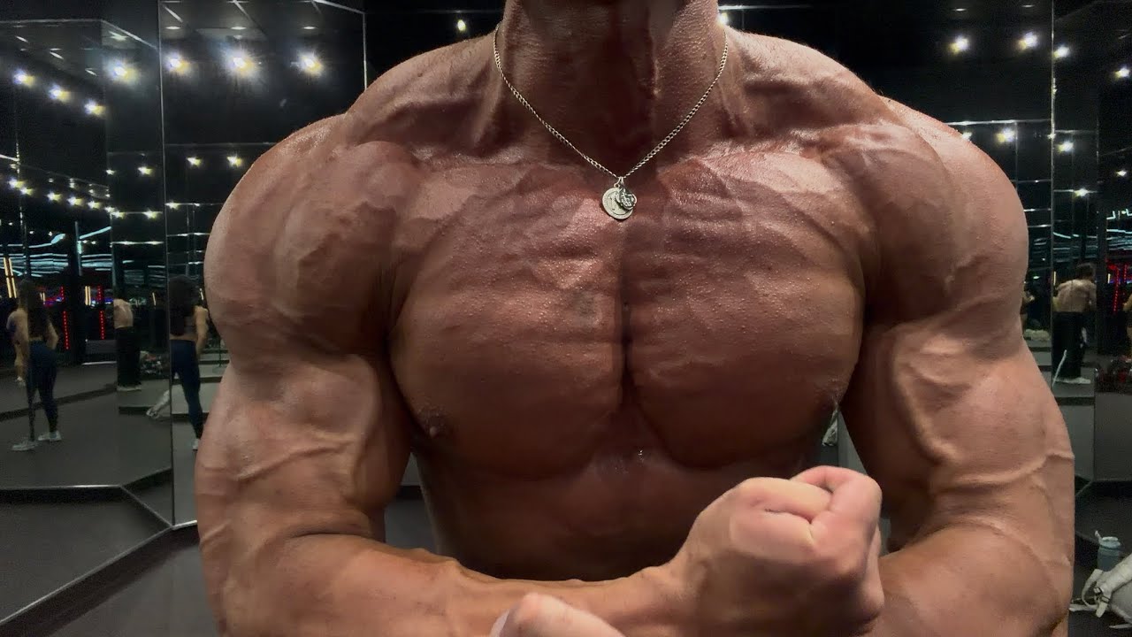 Road To Pro: 5.5 Weeks Out Push Day + Chest Growth Tips