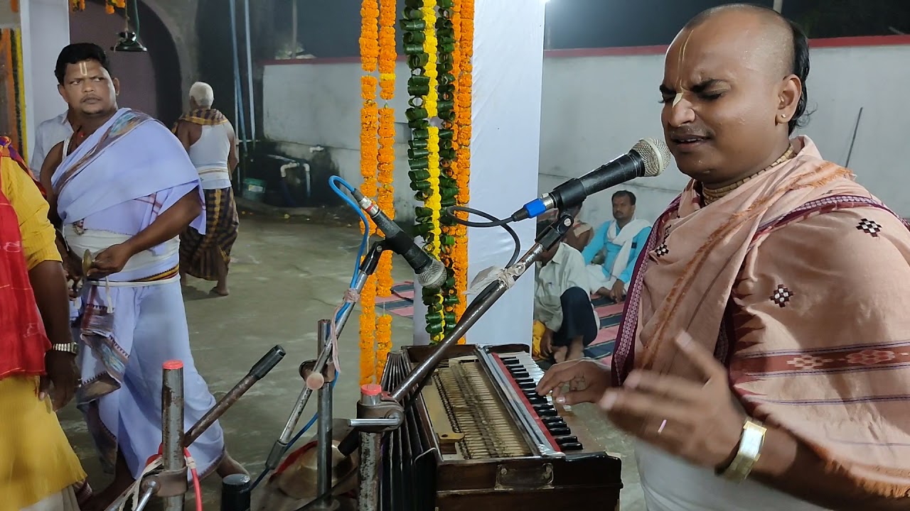 Devotionl mahamantra//6371308434//by Shri Radhacharan Das Maharaj Ji & Group,