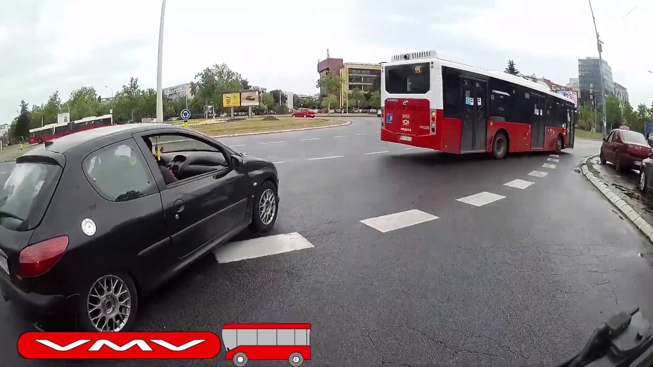 Vozi zaustavnom za malo sudar, nema pojma da vozi kruzni tok, parkiranje u zutoj...