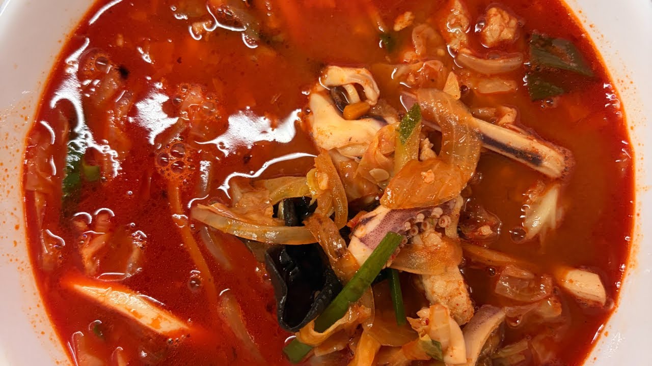 Jjamppong spicy seafood soup noodle mukbang! 비오는날 홍콩반점 짬뽕 먹방