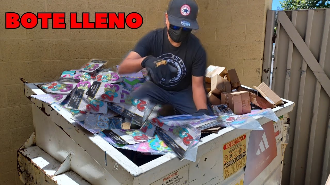 habia Mas de 100 PAQUETES e la BASURA . cada UNO VALE ORO  #loquetiranenusa  #dumpsterdiving