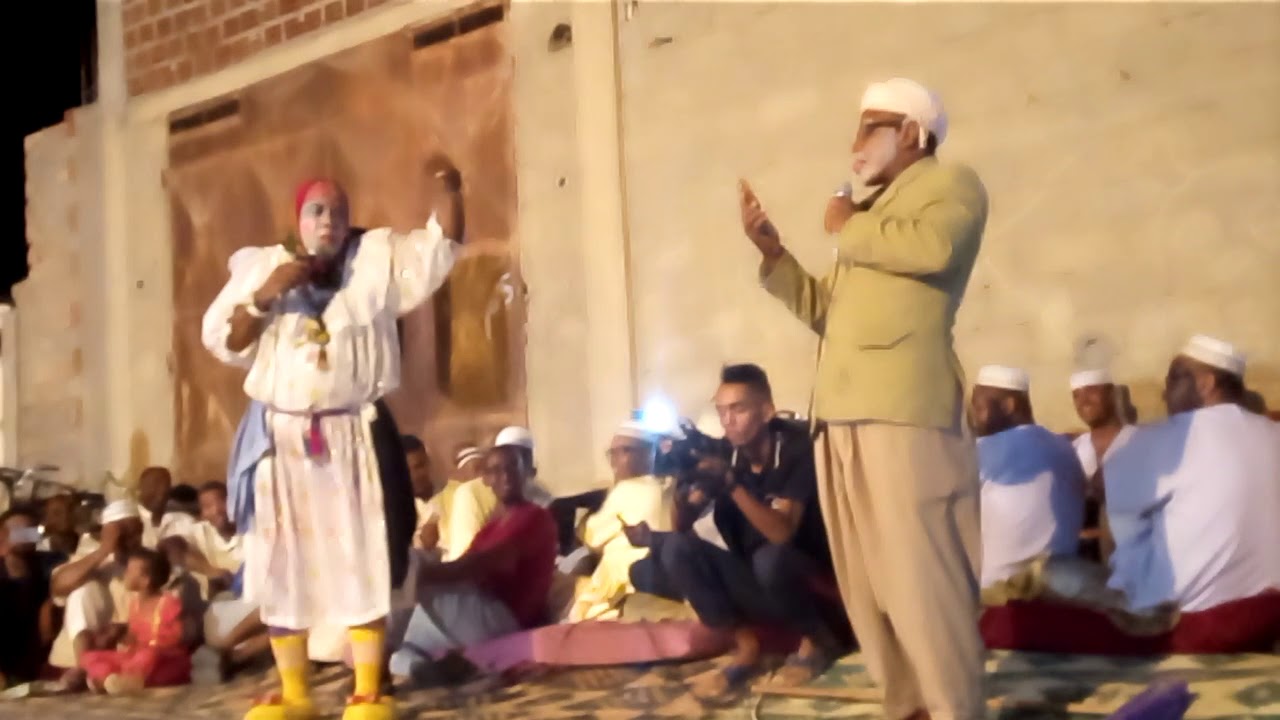 أشرف كوميدي المقارين ونبيل السردوك في مسرحية بحري وبحرية بتقرت في زفاف احد الإخوة في مدينة جامعة